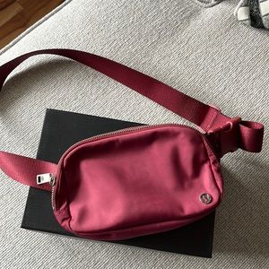 Lululemon belt bag in Mulled Wine